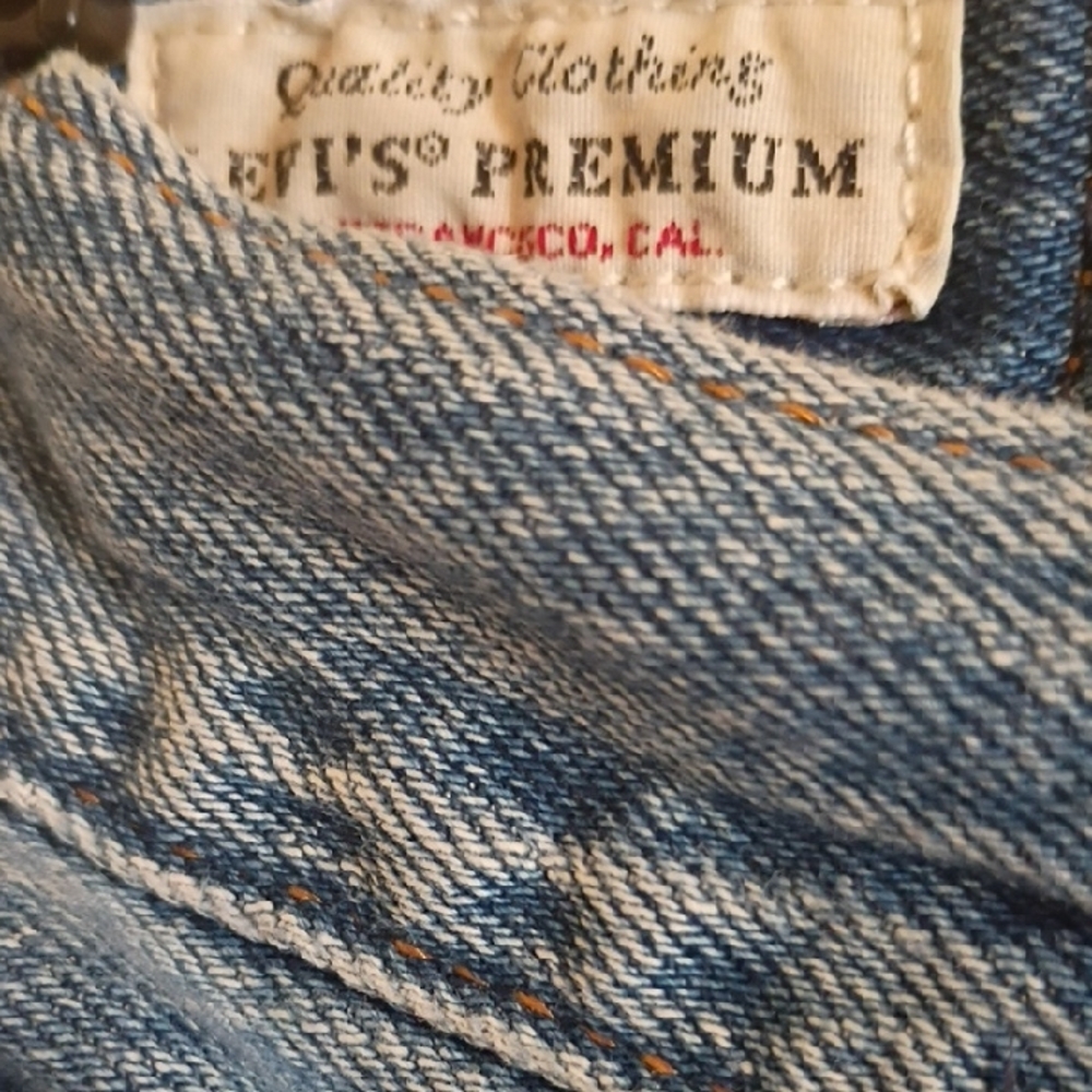 Levi's Premium Ribcage Straight Button Fly  Jeans. Size 28.Great For School. - Picture 2 of 12